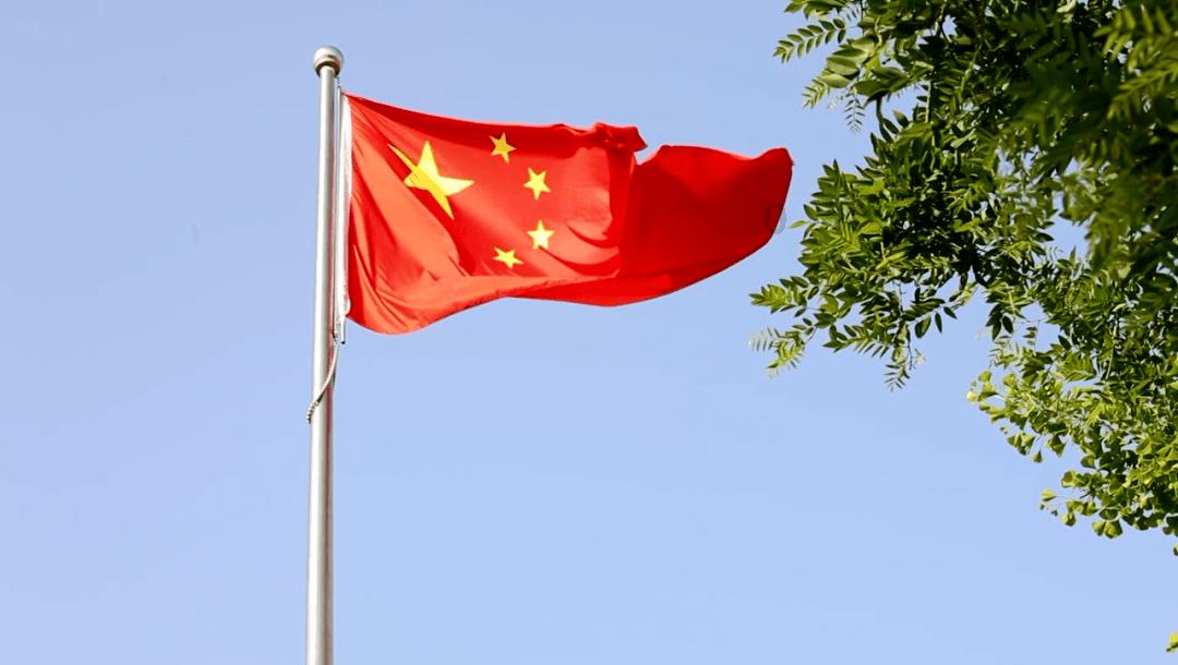 密集风险提示+临时停牌,QDII基金疯狂不止