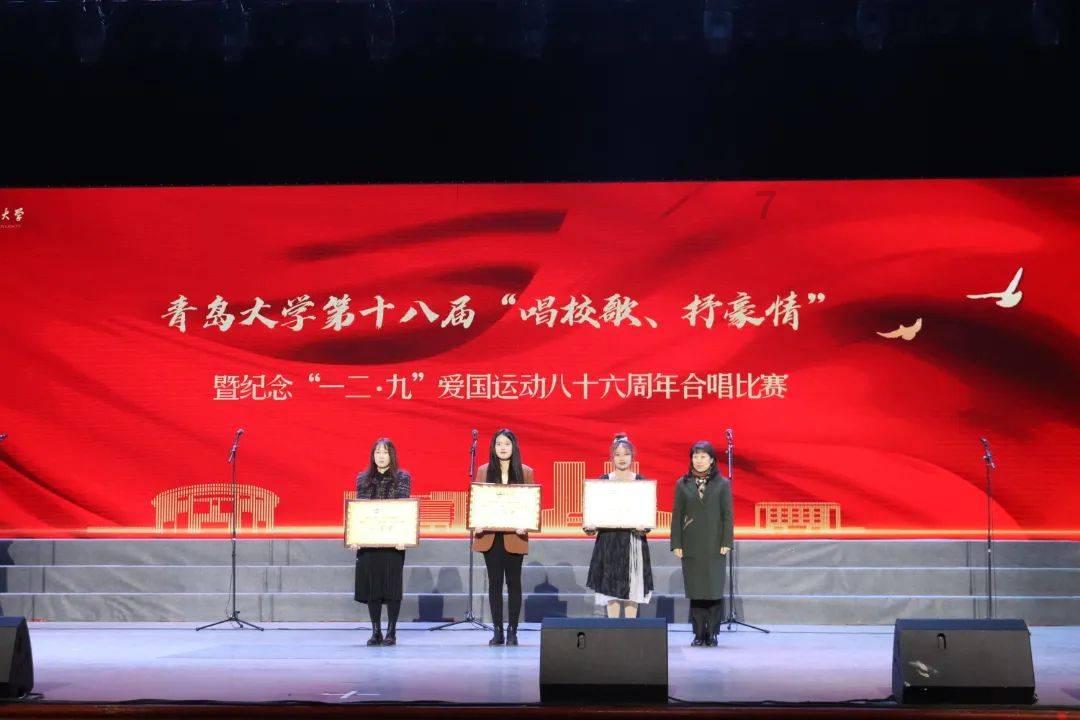 幕后功臣!张本智和跳到中国教练身上激情庆祝,弃用父亲挖角好友