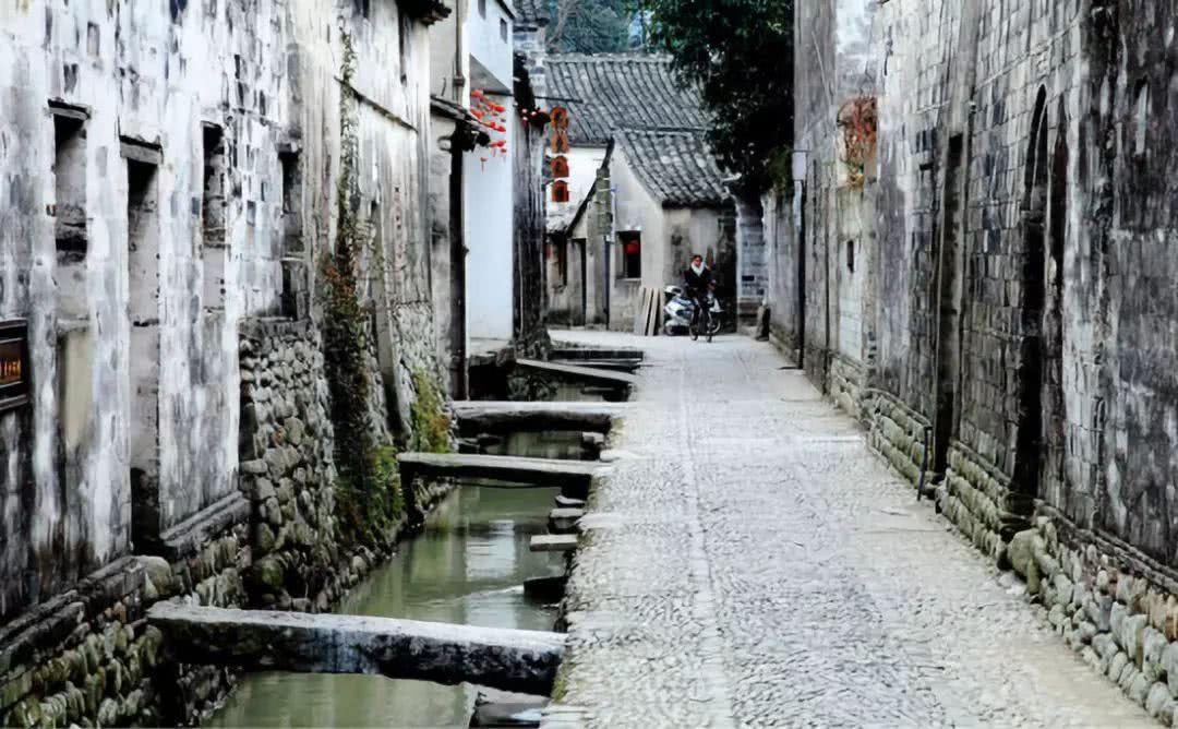 【祥龙贺岁】当代著名心理学家刘义林向全国人民拜年
