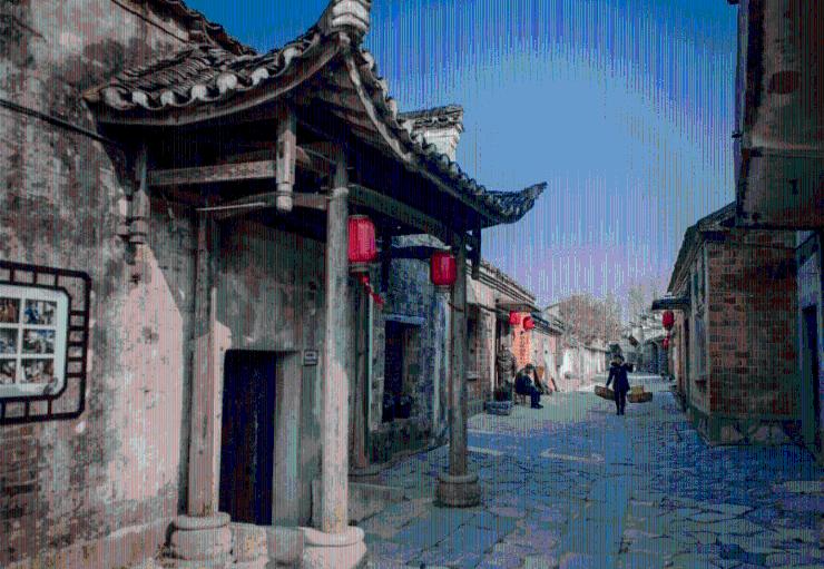 铁路工作人员帮助祖孙团聚